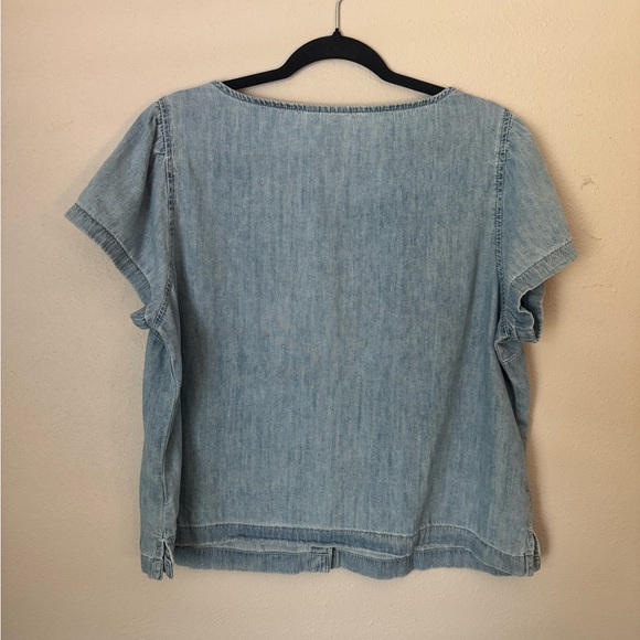 CLOSET CLEANOUT: GAP Women’s Denim Chambray V-Neck Button-Front Shirt - Size L - Picture 7 of 8